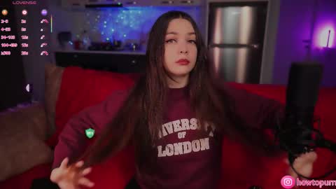 Snapshot of howtomeow chatting on 12/15/25, 05:17 Mia online show from 12/15/25, 05:17