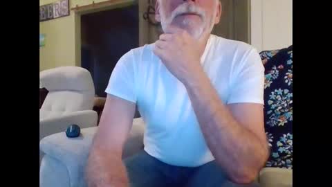 Snapshot of hp58 chatting on 01/18/25, 10:28 hp58 online show from 01/18/25, 10:28