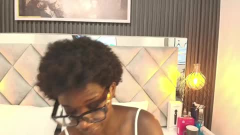 Snapshot of huddah_cam chatting on 09/15/25, 11:43 huddah online show from 09/15/25, 11:43