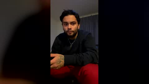 Snapshot of huffies_cam chatting on 12/15/25, 03:11 huffies_cam online show from 12/15/25, 03:11