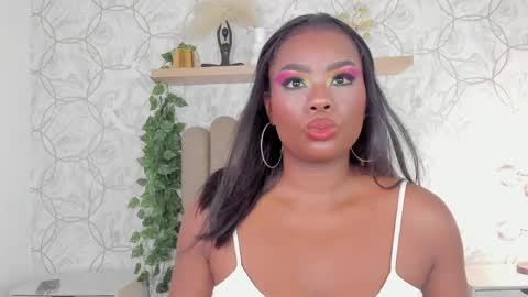 Snapshot of huge_boobs_ebony chatting on 06/07/26, 07:06 huge boobs ebony online show from 06/07/26, 07:06