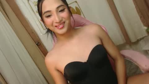 Snapshot of hugeasiancockandrea chatting on 10/02/25, 02:35 drea online show from 10/02/25, 02:35