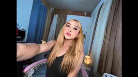 Snapshot of hugeasiancockandrea chatting on 10/08/25, 10:18 drea online show from 10/08/25, 10:18