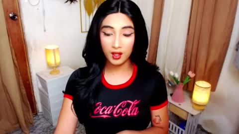 Snapshot of hugeasiancockandrea chatting on 10/24/25, 03:52 drea online show from 10/24/25, 03:52