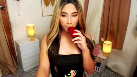 Snapshot of hugeasiancockandrea chatting on 10/26/25, 01:50 drea online show from 10/26/25, 01:50