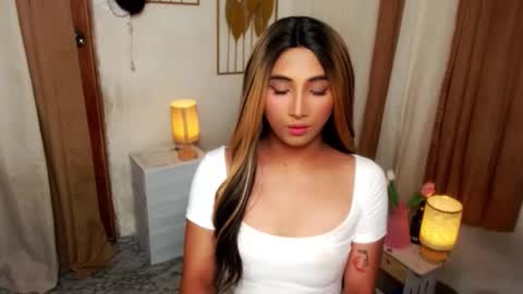 Snapshot of hugeasiancockandrea chatting on 10/27/25, 05:39 drea online show from 10/27/25, 05:39