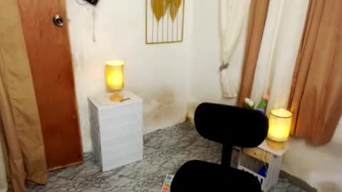 Snapshot of hugeasiancockandrea chatting on 10/31/25, 07:26 drea online show from 10/31/25, 07:26