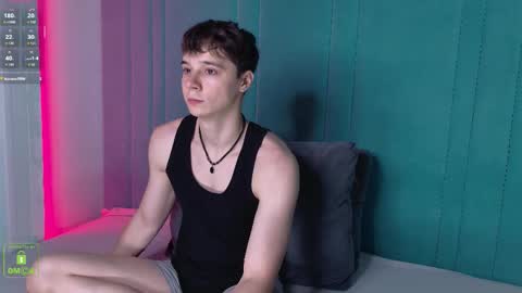 Snapshot of hugebangins_ chatting on 09/21/25, 10:17 ANTHONY online show from 09/21/25, 10:17