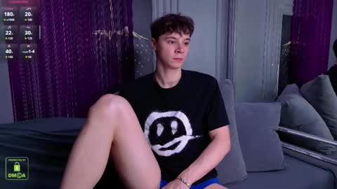 Snapshot of hugebangins_ chatting on 09/25/25, 10:30 ANTHONY online show from 09/25/25, 10:30