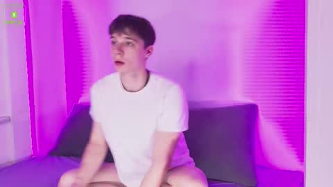 Snapshot of hugebangins_ chatting on 09/26/25, 10:19 ANTHONY online show from 09/26/25, 10:19