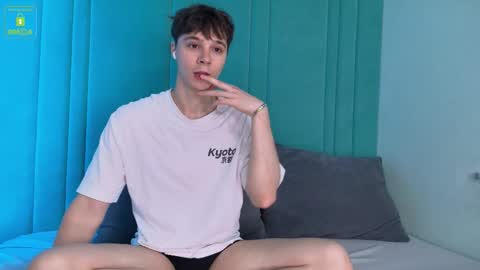 Snapshot of hugebangins_ chatting on 09/27/25, 10:20 ANTHONY online show from 09/27/25, 10:20