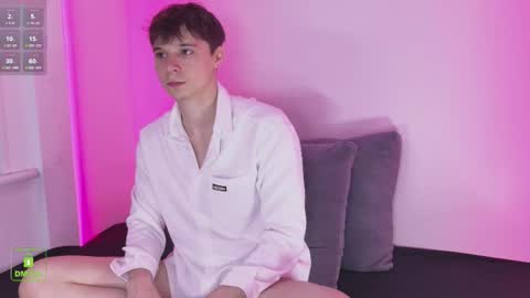 Snapshot of hugebangins_ chatting on 09/28/25, 10:20 ANTHONY online show from 09/28/25, 10:20