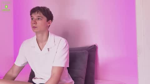 Snapshot of hugebangins_ chatting on 10/03/25, 10:12 ANTHONY online show from 10/03/25, 10:12