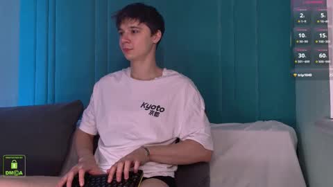 Snapshot of hugebangins_ chatting on 10/17/25, 04:26 ANTHONY online show from 10/17/25, 04:26