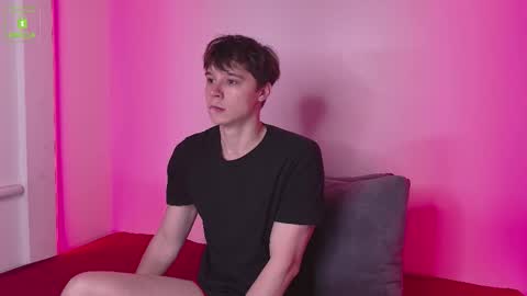 Snapshot of hugebangins_ chatting on 10/18/25, 04:59 ANTHONY online show from 10/18/25, 04:59