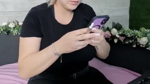 Snapshot of hugeboobserin chatting on 03/07/25, 04:24 Erin online show from 03/07/25, 04:24