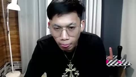 Snapshot of hugecockjames09 chatting on 10/17/25, 01:25 hugecockjames09 online show from 10/17/25, 01:25