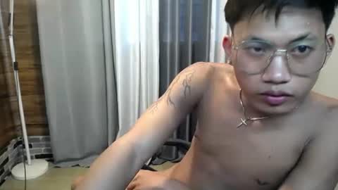 Snapshot of hugecockjames09 chatting on 10/20/25, 08:48 hugecockjames09 online show from 10/20/25, 08:48