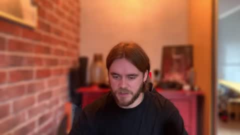 Snapshot of hugo__brad chatting on 08/07/26, 10:06 Hugo online show from 08/07/26, 10:06