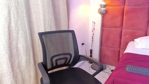 Snapshot of hugo_cano chatting on 11/08/25, 02:01 Hugo Cano online show from 11/08/25, 02:01