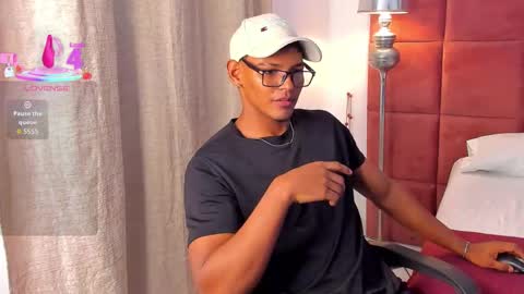 Snapshot of hugo_cano chatting on 11/11/25, 02:11 Hugo Cano online show from 11/11/25, 02:11