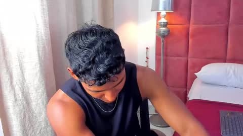 Snapshot of hugo_cano chatting on 11/16/25, 07:52 Hugo Cano online show from 11/16/25, 07:52