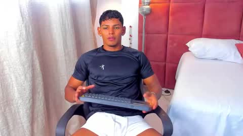 Snapshot of hugo_cano chatting on 11/20/25, 06:18 Hugo Cano online show from 11/20/25, 06:18