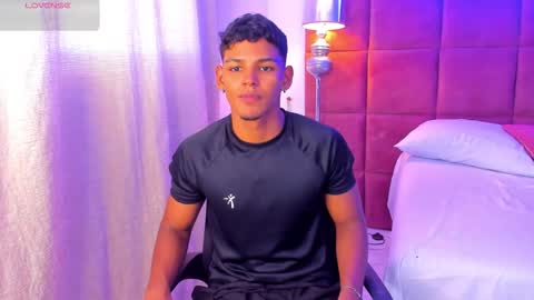 Snapshot of hugo_cano chatting on 11/22/25, 08:08 Hugo Cano online show from 11/22/25, 08:08