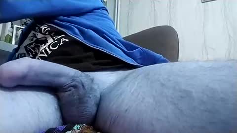 Snapshot of hugo_hug chatting on 03/09/25, 12:00 David online show from 03/09/25, 12:00