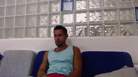 Snapshot of hugoanzola chatting on 02/20/25, 06:28 Colombian Milkman online show from 02/20/25, 06:28