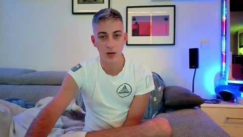 Snapshot of hugolandcam chatting on 11/03/25, 10:21 Hugo online show from 11/03/25, 10:21