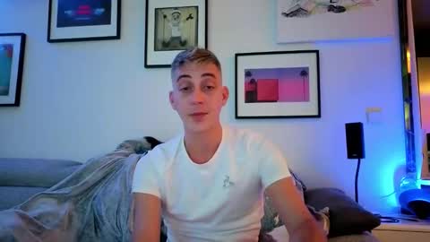 Snapshot of hugolandcam chatting on 11/04/25, 09:58 Hugo online show from 11/04/25, 09:58