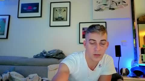 Snapshot of hugolandcam chatting on 11/08/25, 03:45 Hugo online show from 11/08/25, 03:45