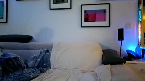 Snapshot of hugolandcam chatting on 11/23/25, 03:34 Hugo online show from 11/23/25, 03:34