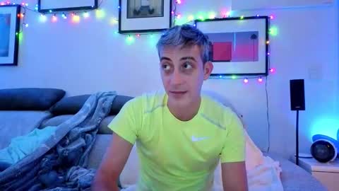 Snapshot of hugolandcam chatting on 12/14/25, 08:46 Hugo online show from 12/14/25, 08:46