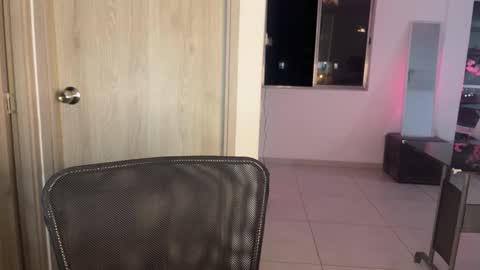 Snapshot of hun_damer chatting on 10/12/25, 01:48 hun_damer online show from 10/12/25, 01:48