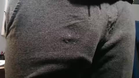 Big uncut cock dripping online show from 09/22/25, 01:24