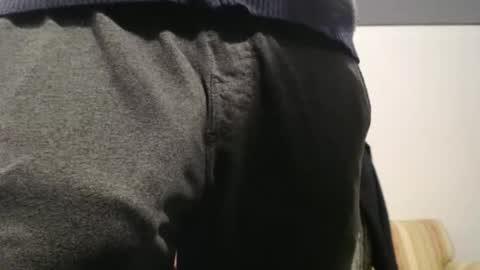 Big uncut cock dripping online show from 11/25/25, 11:38