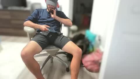 hungbistud916 online show from 12/05/25, 06:00