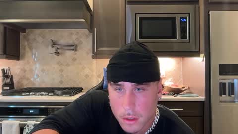 Snapshot of hungkingg22 chatting on 09/24/25, 04:32 hungkingg22 online show from 09/24/25, 04:32