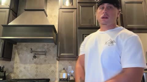 Snapshot of hungkingg22 chatting on 10/01/25, 03:51 hungkingg22 online show from 10/01/25, 03:51