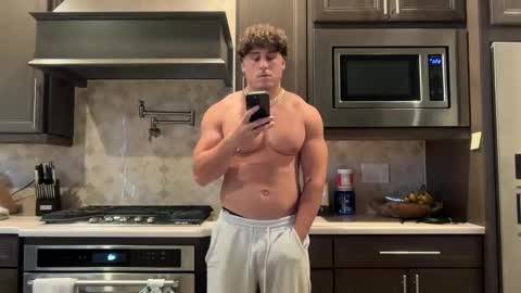 Snapshot of hungkingg22 chatting on 10/05/25, 03:43 hungkingg22 online show from 10/05/25, 03:43