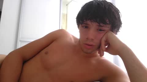 Snapshot of hunglikecrazyy chatting on 03/25/26, 03:29 Tyler online show from 03/25/26, 03:29