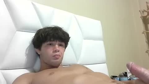 Snapshot of hunglikecrazyy chatting on 04/07/26, 11:59 Tyler online show from 04/07/26, 11:59