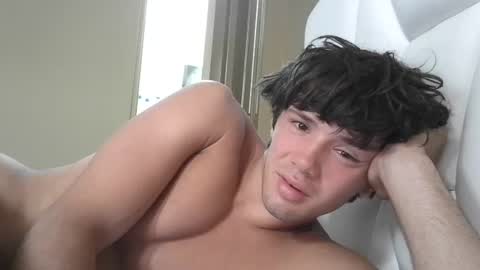 Snapshot of hunglikecrazyy chatting on 04/08/26, 01:11 Tyler online show from 04/08/26, 01:11