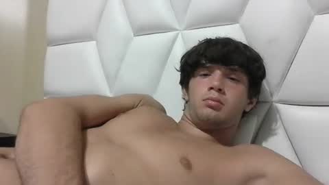Snapshot of hunglikecrazyy chatting on 04/09/26, 01:27 Tyler online show from 04/09/26, 01:27