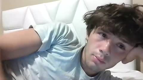Snapshot of hunglikecrazyy chatting on 04/11/26, 09:24 Tyler online show from 04/11/26, 09:24
