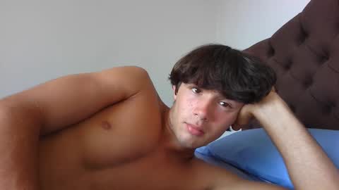 Snapshot of hunglikecrazyy chatting on 04/19/26, 08:55 Tyler online show from 04/19/26, 08:55