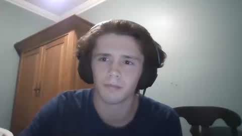 Snapshot of hunglikecrazyy chatting on 06/08/26, 03:40 Tyler online show from 06/08/26, 03:40