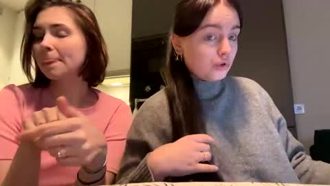 Evelyn  online show from 12/04/24, 09:02